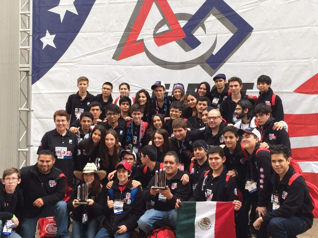 Estudiantes de Torreón ganan campeonato de robótica