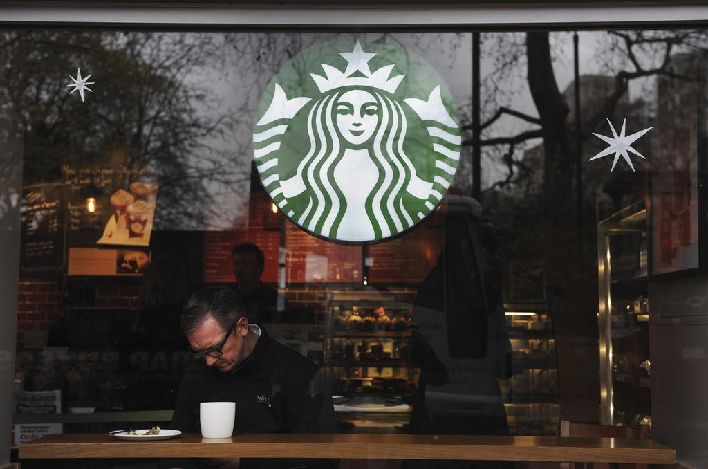 Los establecimientos optaron por seguir sirviendo cafés y no cobrarlos. (Archivo)