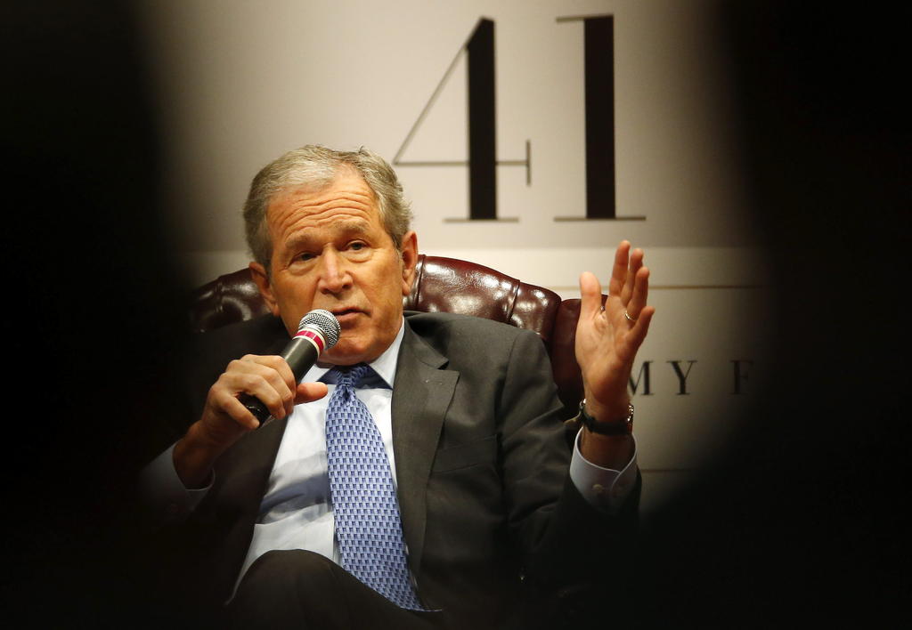Bush apenas ha opinado sobre política exterior desde que salió de la Casa Blanca a comienzos de 2009. (ARCHIVO)