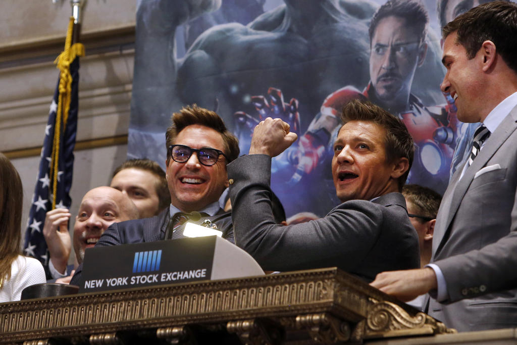 Los actores acudieron a la Bolsa de Valores de Nueva York hace unas horas para abrir la jornada de hoy lunes. (AP)