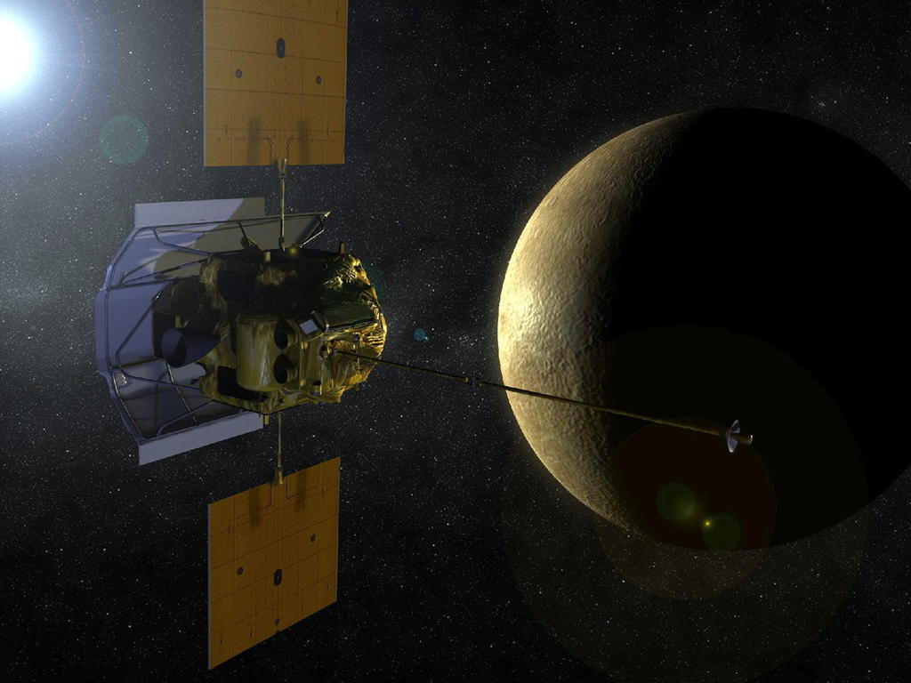 Messenger, una misión de 450 millones de dólares, fue lanzada en agosto de 2004 y en 2011 se convirtió en la primera sonda en orbitar alrededor de Mercurio, el planeta más cercano al Sol y uno de los que entrañan más misterios para los científicos. (ARCHIVO)
