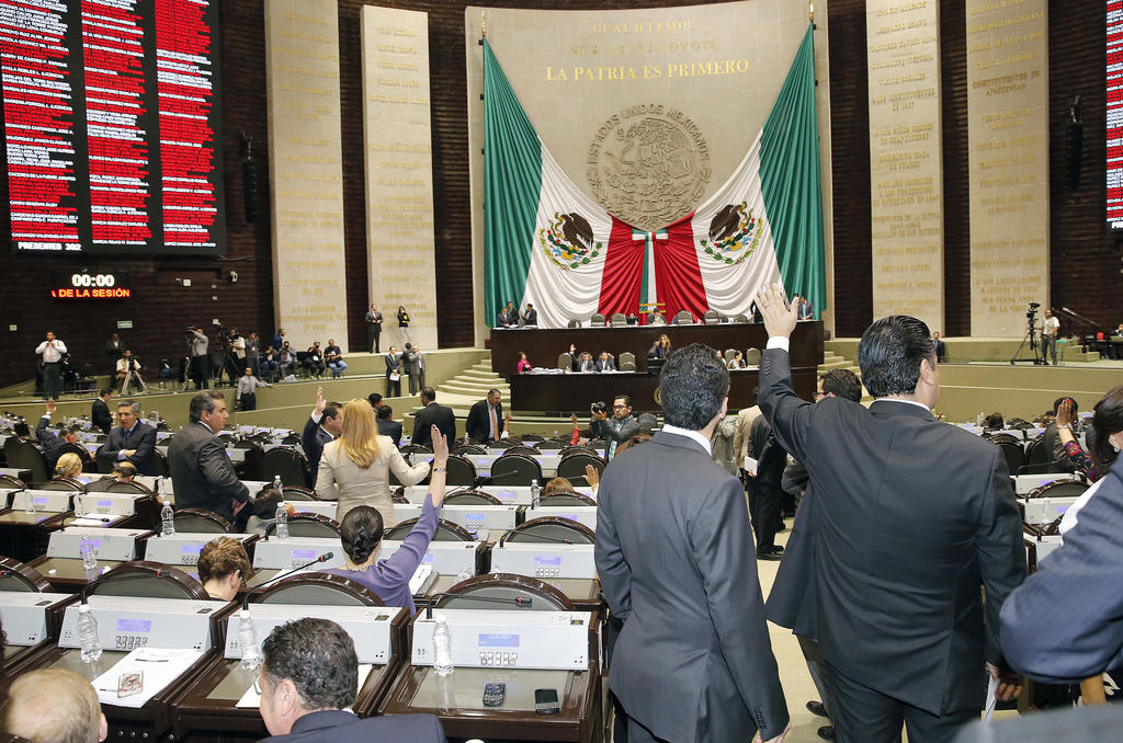 Por mayoría calificada de 383 votos a favor, el pleno de San Lázaro aprueba el ordenamiento que ahora pasará a los congresos locales para su ratificación. (ARCHIVO)