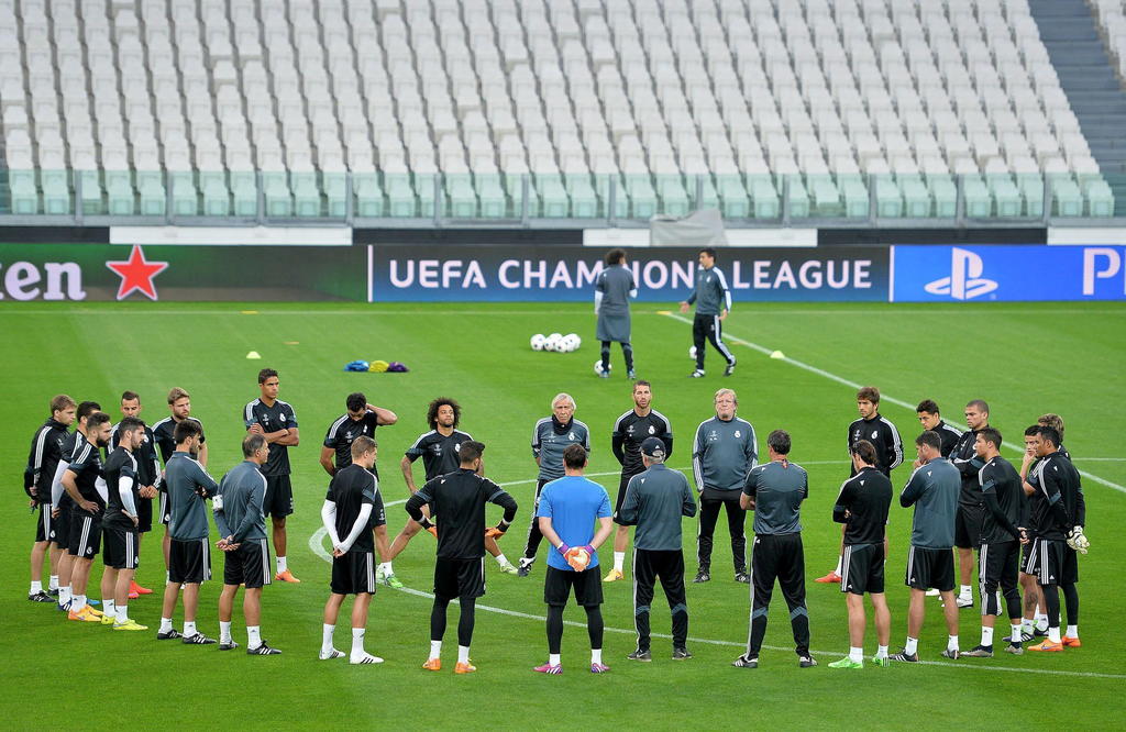 Los jugadores del Real Madrid durante un entrenamiento de su equipo en Turín, Italia. (EFE)