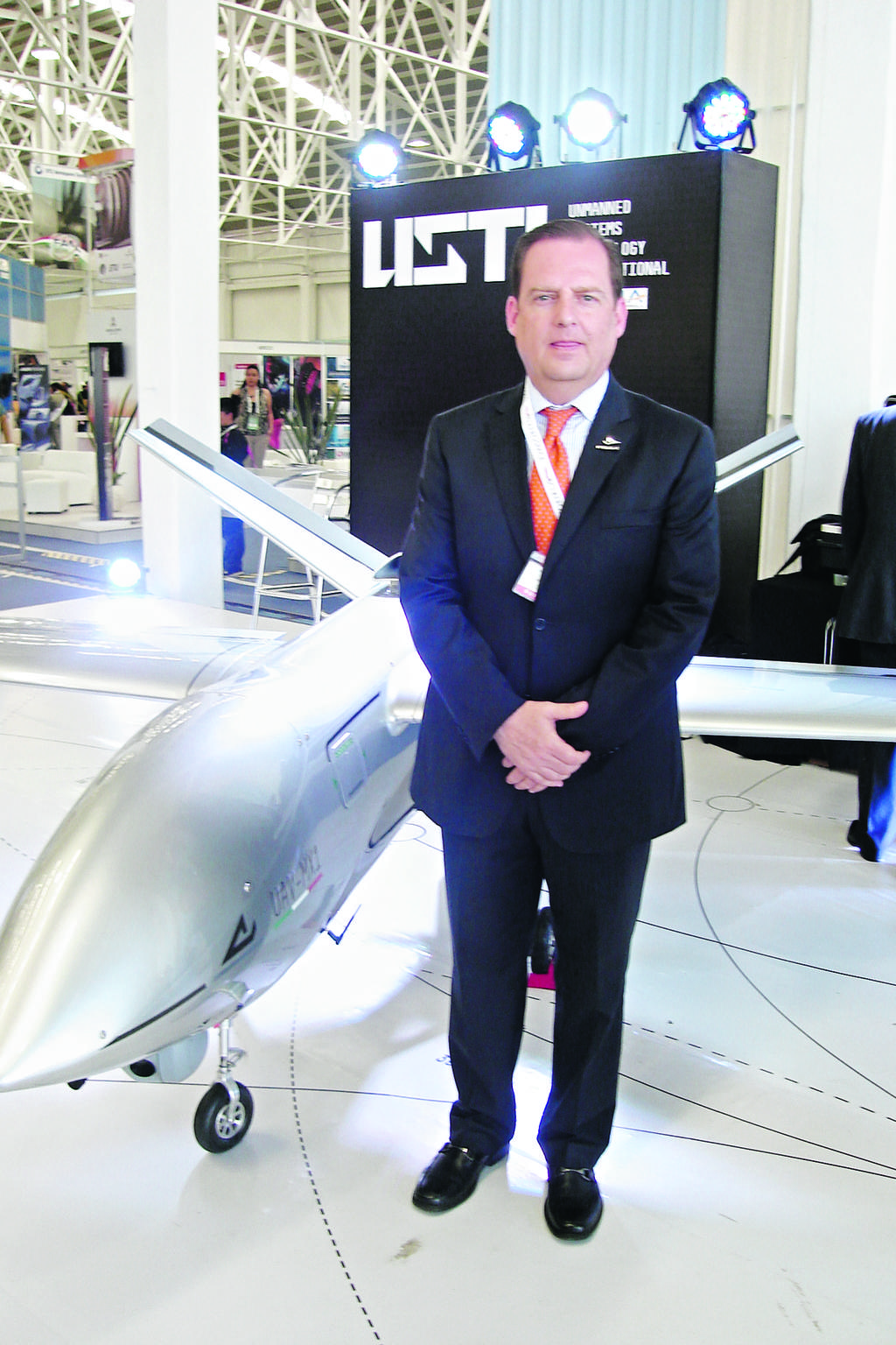 Único. Mauricio Ramos presentó recientemente el avión no tripulado hecho por manos 100 por ciento mexicanas en Monterrey, Nuevo León. (El Siglo de Torreón)