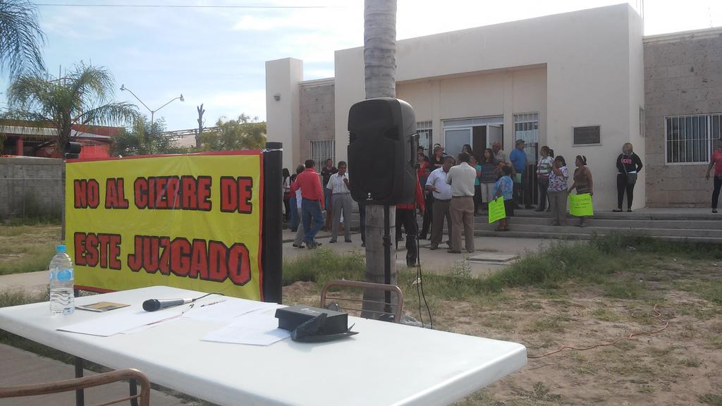 El arugumento que les dio el magistrado presidente del Tribunal Superior de Justicia en el Estado, Gregorio Pérez Mata, fue que no hay presupuesto para sostener las oficinas. (El Siglo de Torreón)
