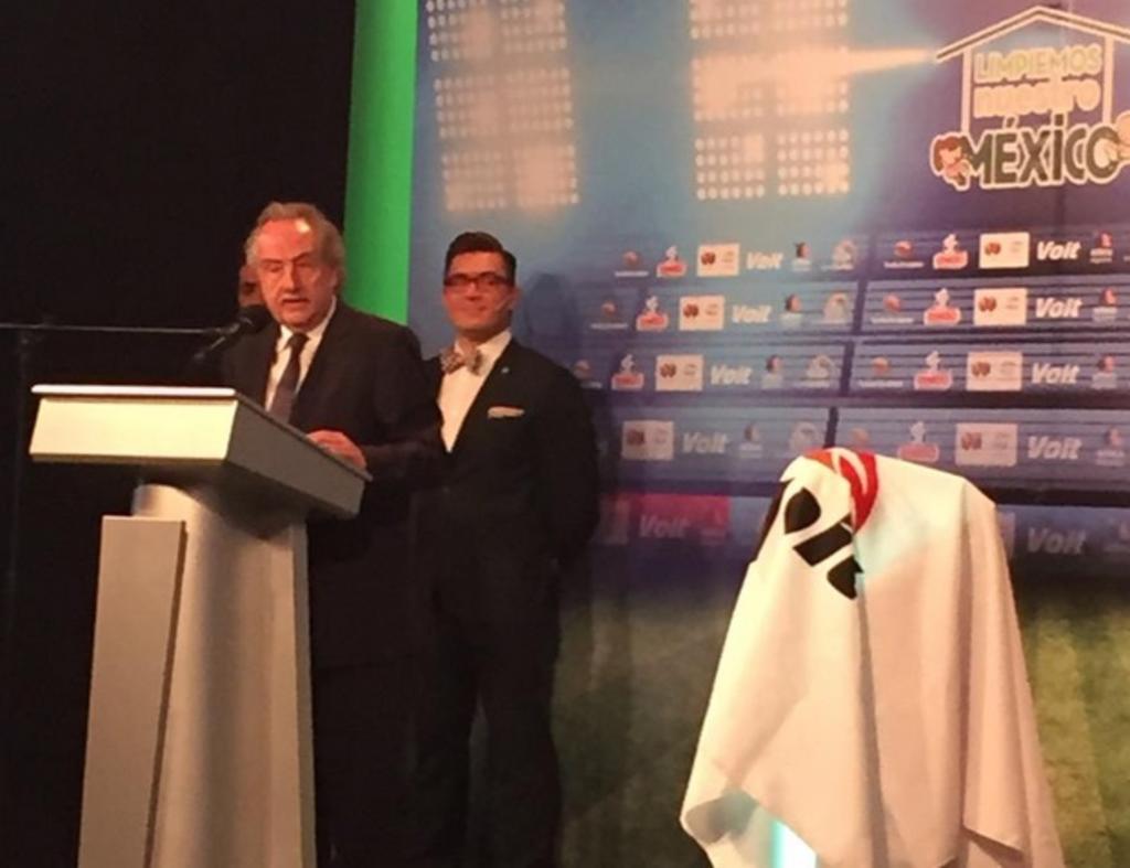 El presidente de la Liga MX asegura que el arbitraje siempre incide en el futbol, tanto nacional como internacional. (TWITTER) 