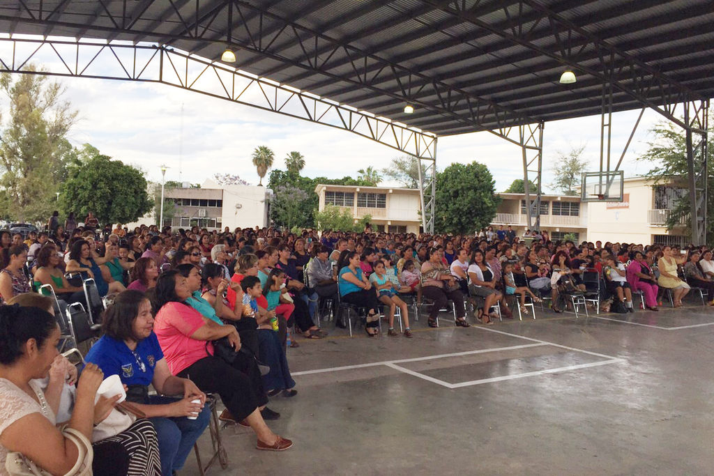 De fiesta. Madres del Instituto 18 de Marzo de Gómez Palacio pasaron un día agradable con el festejo del Día de la Madre. (EL SIGLO DE TORREÓN)