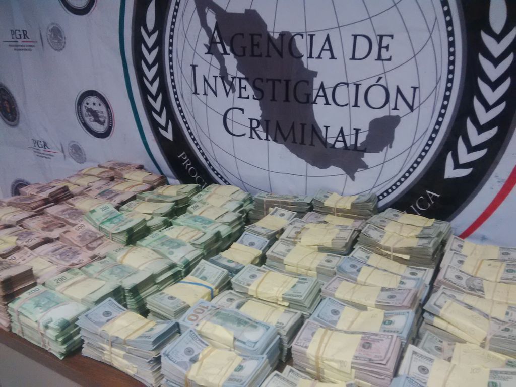 Dineral. Imagen del dinero decomisado al empresario coahuilense en Baja California.
