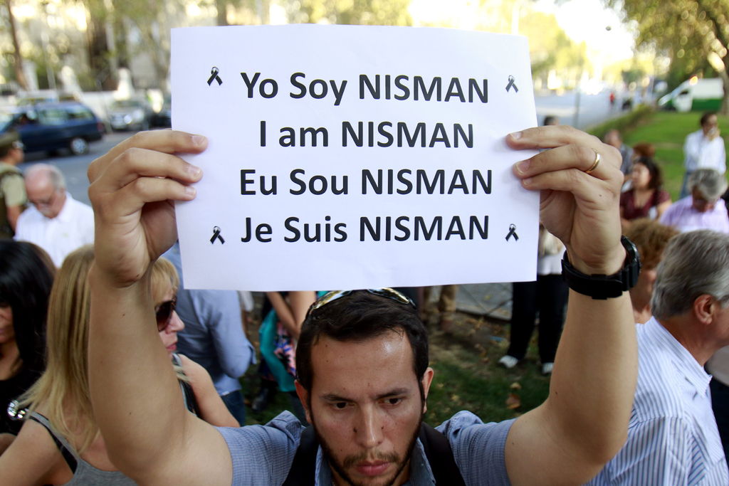Política. Nisman fue encontrado sin vida en su departamento tras hacer una denuncia.  