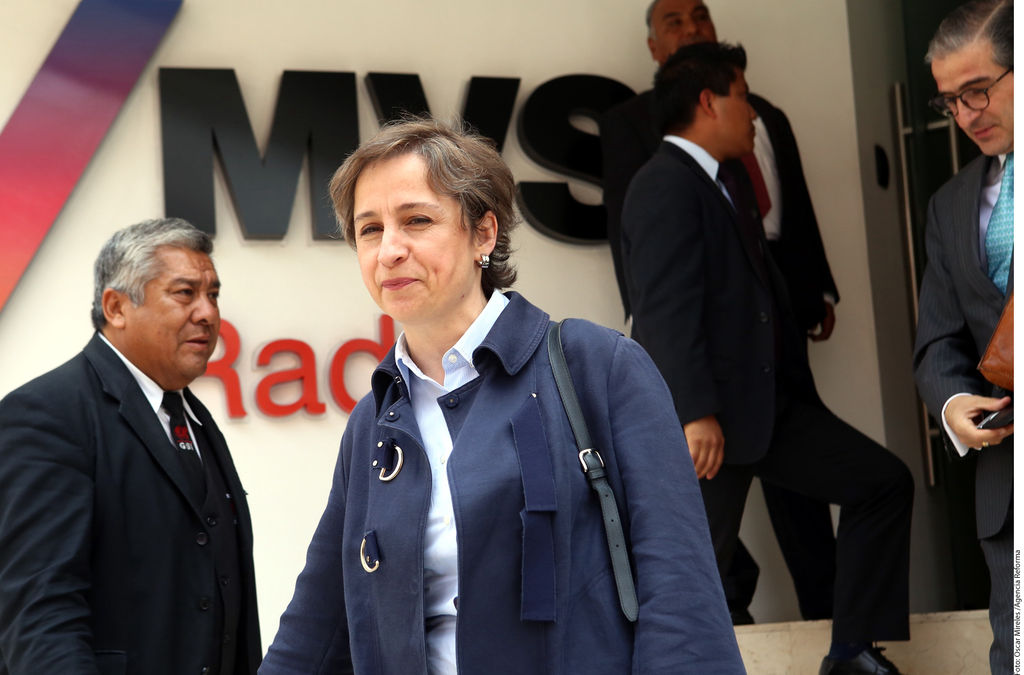 Negociación. Imagen de la salida de Aristegui de las instalaciones de MVS.