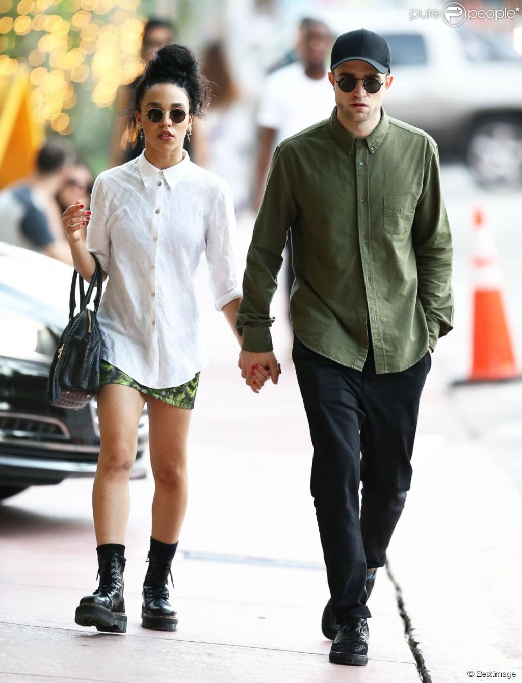 Racismo. La novia del actor Robert Pattinson fue criticada en redes sociales.