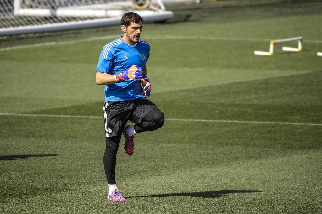 Casillas sostuvo una reunión este martes con el presidente de la entidad, Florentino Pérez, y recibió la confirmación de que continuará al menos la temporada que viene. (ARCHIVO)