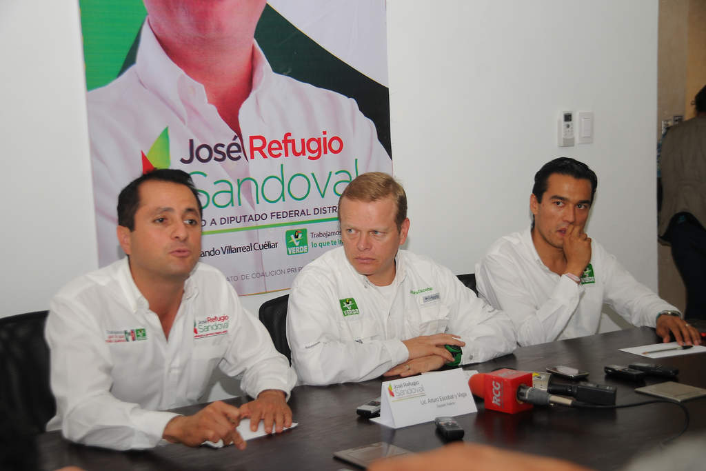 Escobar estuvo hoy en Torreón para apoyar la campaña del candidato a diputado federal por PRI-PVEM, José Refugio Sandoval.  (Jesús Galindo)