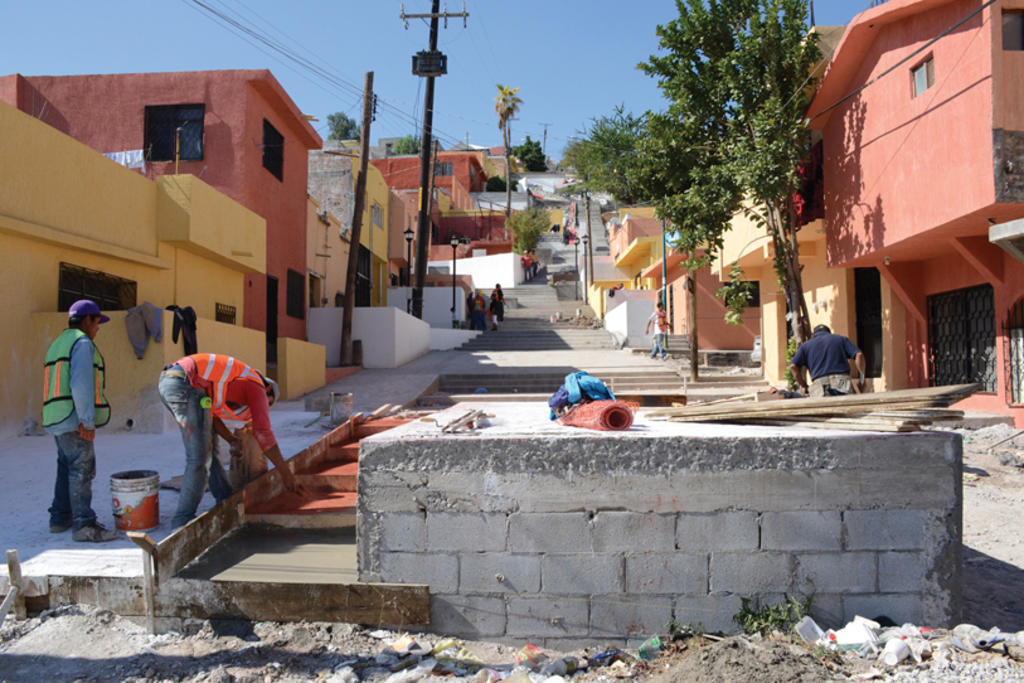 Rehabilitación de escalinata y viviendas en el Cerro de la Cruz, Torreón (2015). (Foto: Alejandro Álvarez)
