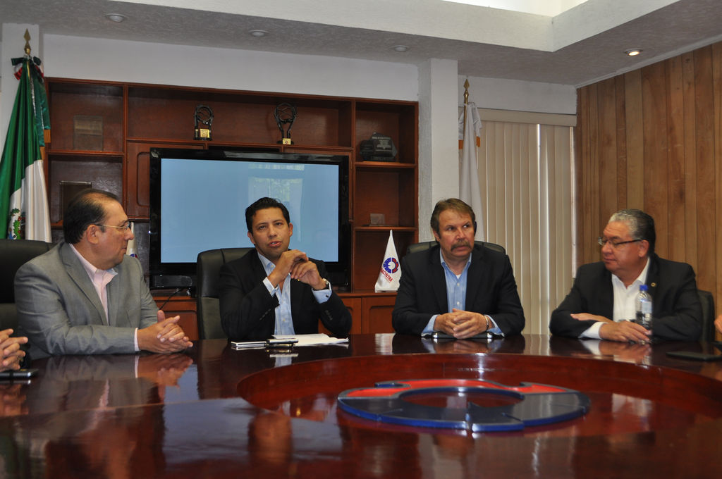 De visita. El presidente nacional de Canacintra, participa en la organización de la Expo Aladi 2016. (El Siglo de Torreón)