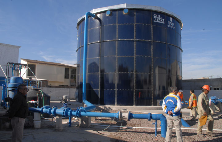 Conectan. Algunos meta-tanques serán conectados para almacenar agua.