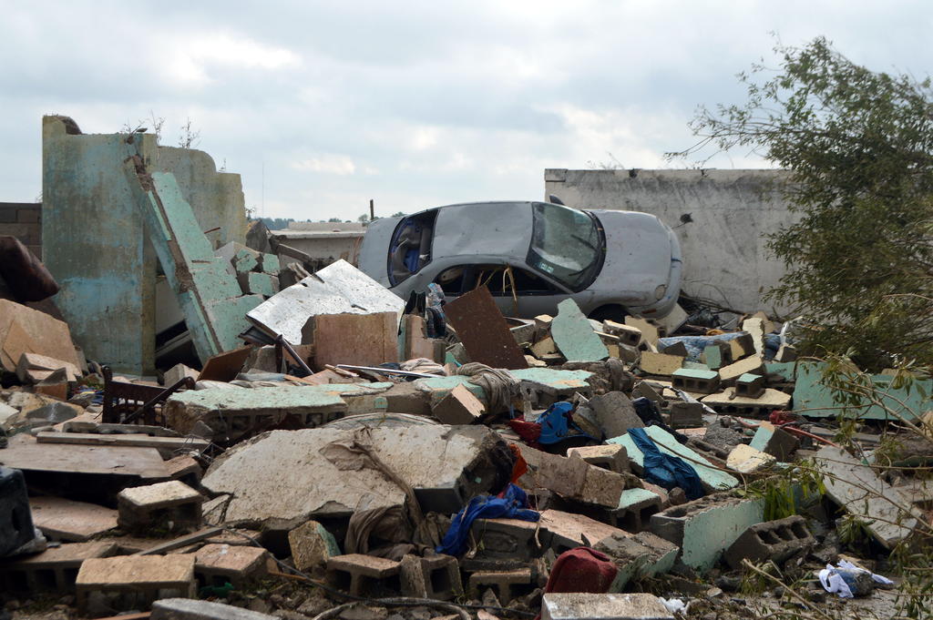 De acuerdo a Guadalupe Gallo, responsable del Centro de Previsión Meteorológica de la Conagua, el Frente Frio número 53 se mantiene, por lo que la alerta de tornados continúan vigentes.
