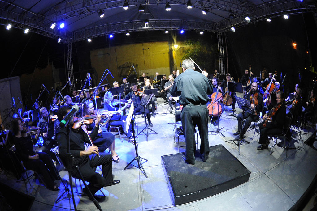 Abiertos. Todos los conciertos didácticos de Camerata de Coahuila son gratuitos y están dirigidos al público en general.