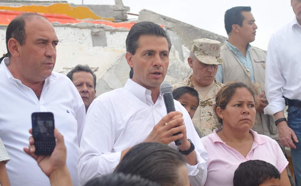 Peña Nieto dijo que supervisarán a la o las empresas que habrán de realizar los trabajos de reconstrucción. (Ramón Sotomayor)