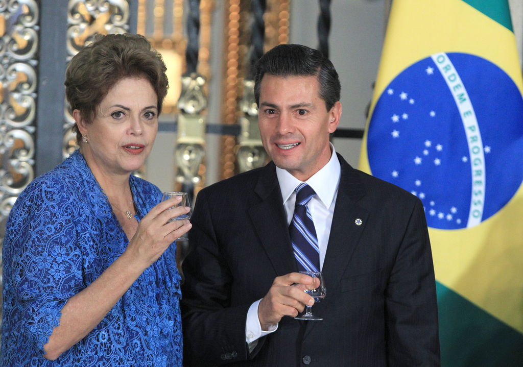 Lazos. Rousseff y Peña Nieto brindan durante el desayuno que tuvieron ayer durante la primera etapa de la presidenta de Brasil en nuestro país.
