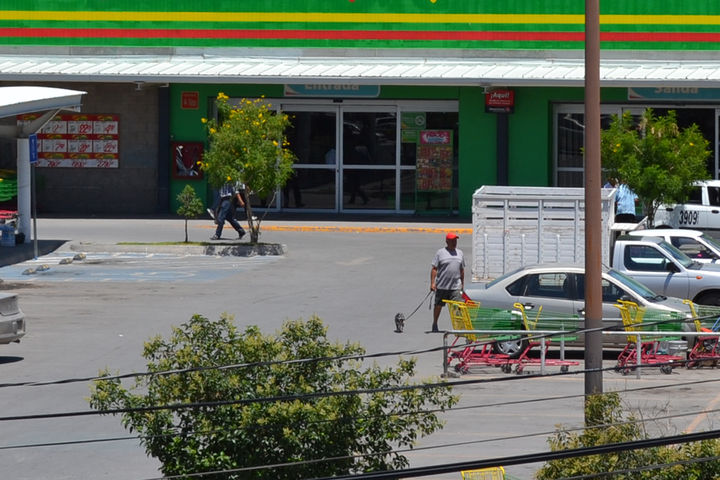 Botín. Los ladrones irrumpieron en el supermercado, en Ciudad Lerdo, donde cometieron el asalto.