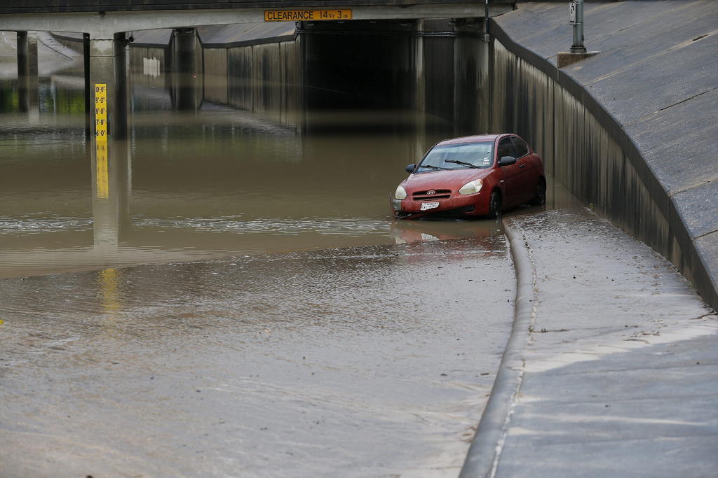 Houston (Texas), vivió un nuevo día de lluvias que amenazaron con volver a inundar una ciudad. (EFE)