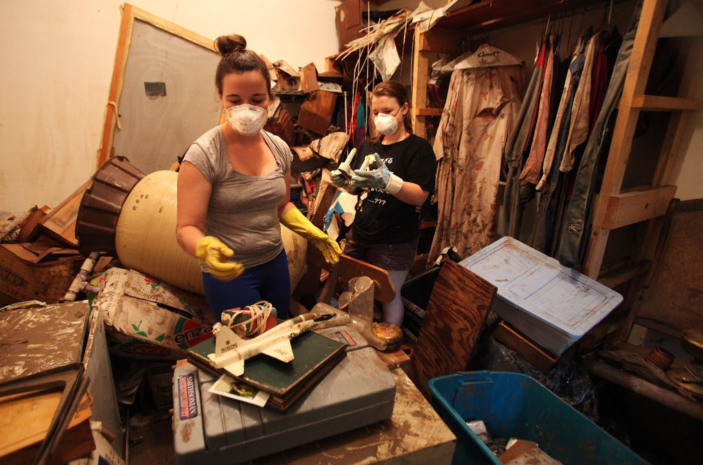 Actividad. Algunos habitantes del sur de Texas ya iniciaron con los procesos de limpieza y reconstrucción de viviendas.