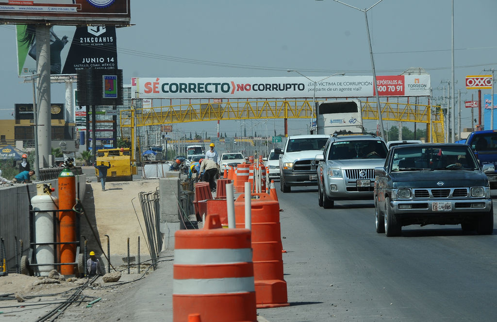 Congestionamientos. Aseguran que pese a la presencia de obras en la Autopista Torreón-San Pedro, no habrá problemas viales hoy, con motivo del juego de futbol. (Jesús Galindo)