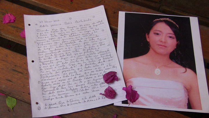 Dolor. Hoy, Adela cumpliría 25 años de edad; su madre le escribió una carta para decirle cuánto la extraña.