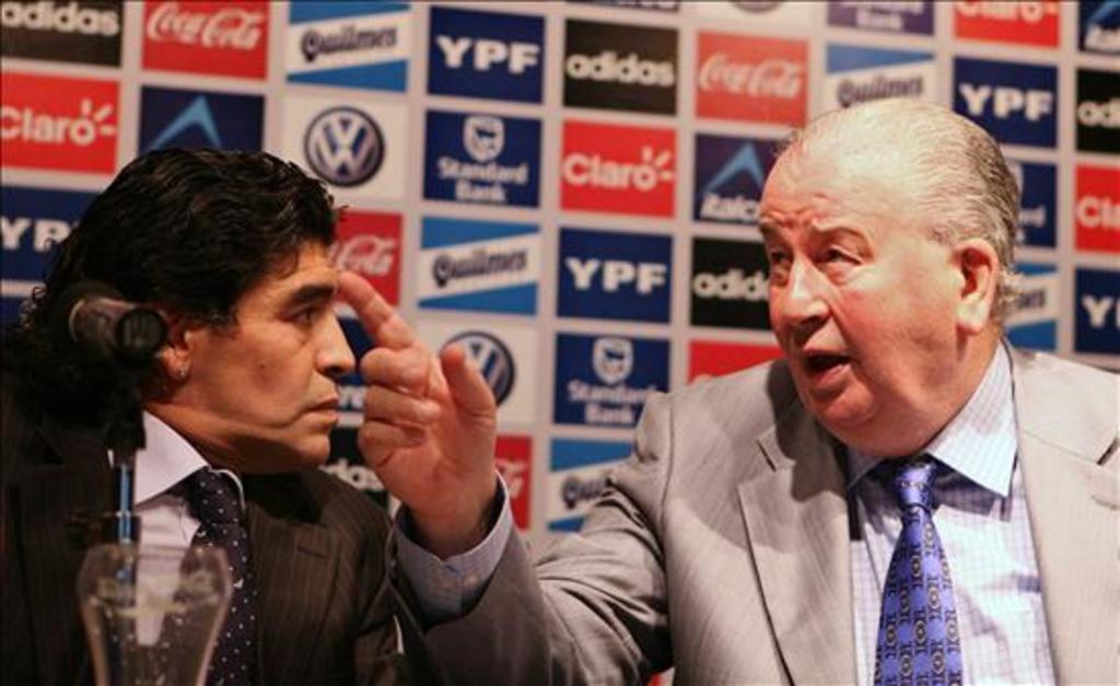 El ex futbolista albiceleste de nuevo alzó la voz contra el reelecto presidente de la FIFA. (ARCHIVO) 