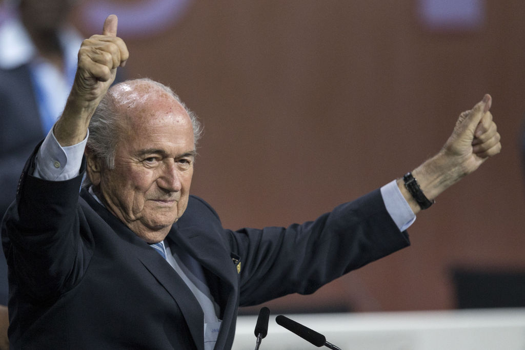 El suizo Joseph Blatter momentos después de ser electo por quinta vez como presidente de la FIFA. (AP)