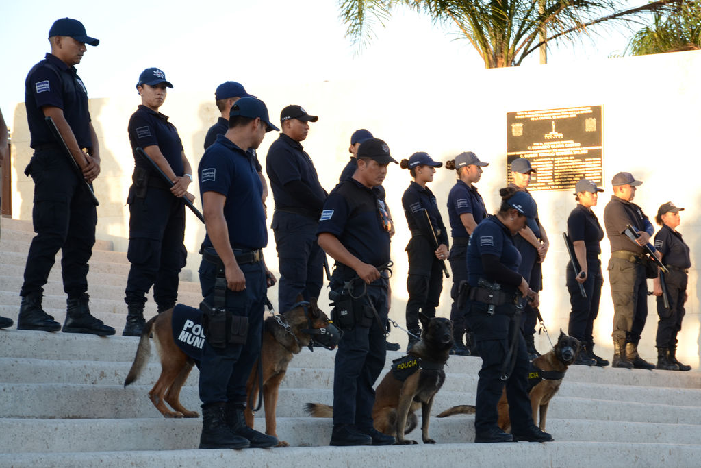 En el operativo de seguridad participa también el escuadrón canino. (Fernando Compeán)