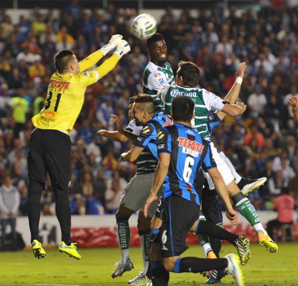 Los Guerreros tuvieron pocas acciones de peligro durante el partido de anoche, en el Estadio Corregidora. (Ramón Sotomayor)