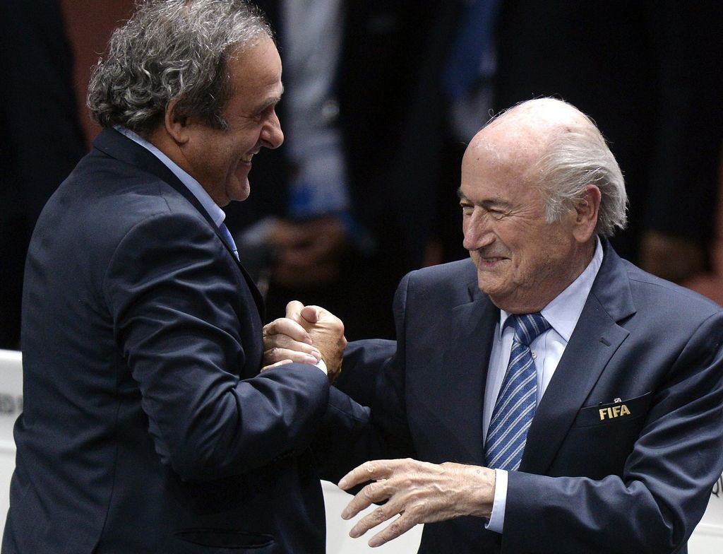 
El exjugador francés 'encaja mejor que nadie en el papel de presidente de FIFA' y está 'más preparado y experimentado', comentó Simonyan. (Archivo)