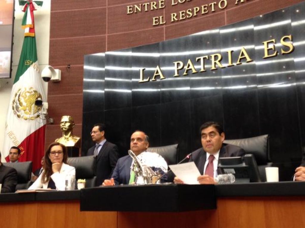 El presidente de la Comisión Permanente, Miguel Barbosa Huerta, dio lectura a un acuerdo consensuado por las fuerzas políticas. (Twitter)