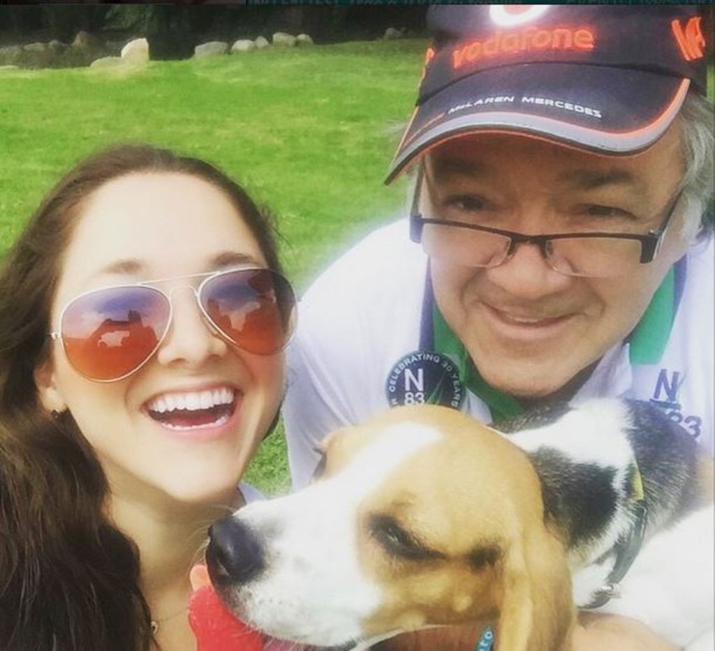 Optimista. Sherlyn publicó en Instagram una imagen donde se le ve alegre junto a su papá.