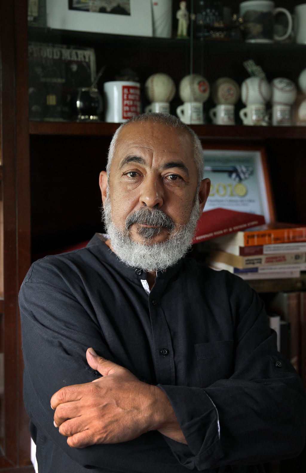 Contento. El escritor cubano Leonardo Padura, ganador del Premio Princesa de Asturias de las Letras 20015.