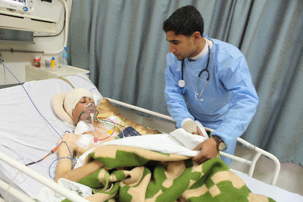 Dolor. Varios heridos y tres muertos fue el saldo del atentado en Libia.