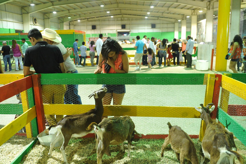 Visitas. Niños de diferentes escuelas primarias y jardines de niños podrán visitar gratis la Feria Nacional Gómez Palacio. (Ramón Sotomayor)