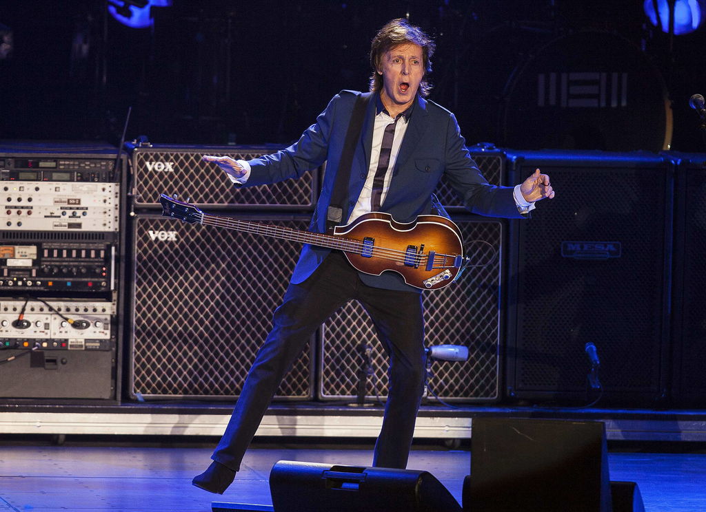 El cantautor británico Paul McCartney, exintegrante y co-fundador junto con John Lennon de la banda The Beatles, llega este jueves a 73 años en medio de los festejos por el 50 aniversario de su canción 'Yesterday'. (ARCHIVO)