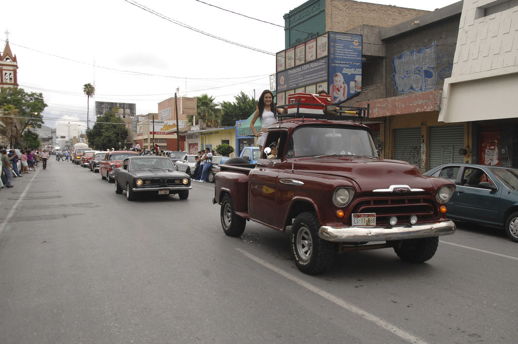 El récord mundial de mayor número de camionetas clásicas reunidas en un solo lugar es de 386 vehículos, cifra que se alcanzó en la ciudad de Detroit, Michigan, en los Estados Unidos. 