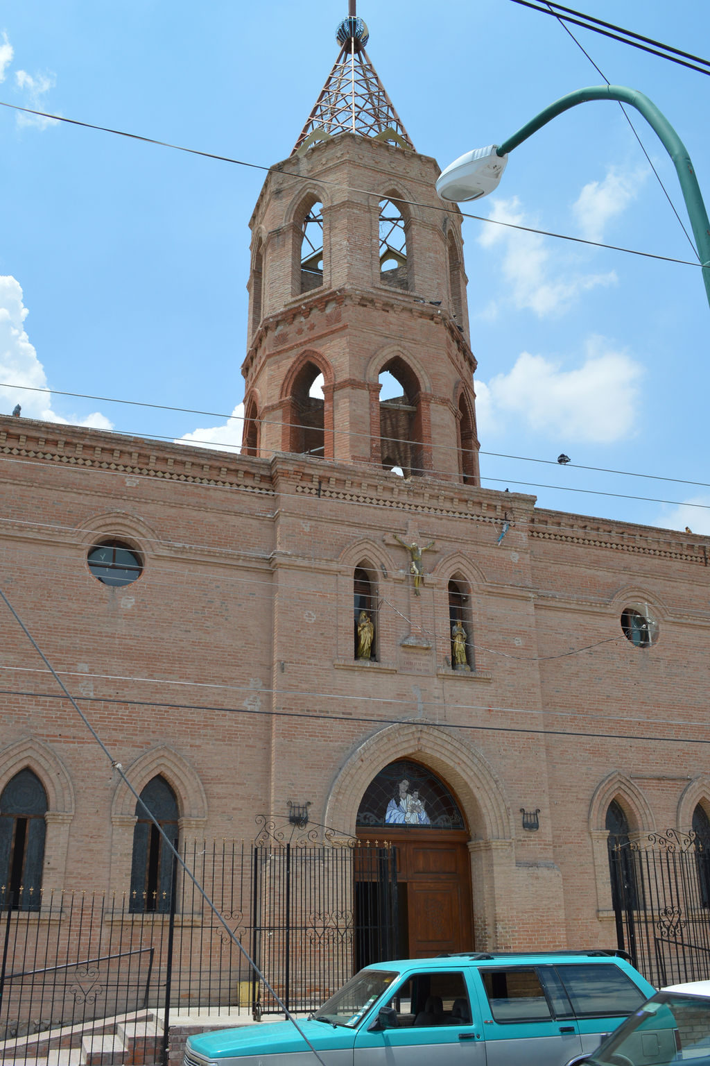 Festejo. Hoy inician las  fiestas patronales en la parroquia de Nuestra Señora del Refugio. (ROBERTO ITURRIAGA)