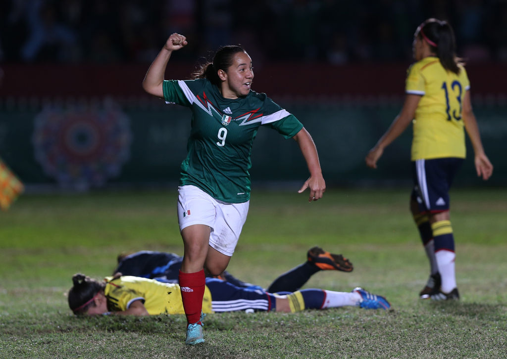 Charlyn Corral reconoció que varias de sus compañeras la respaldaron en sus declaraciones, pero el hecho de tener represalias obligó a que el resto de las jugadoras no hablen para no quedar fuera de Toronto 2015. (Notimex)