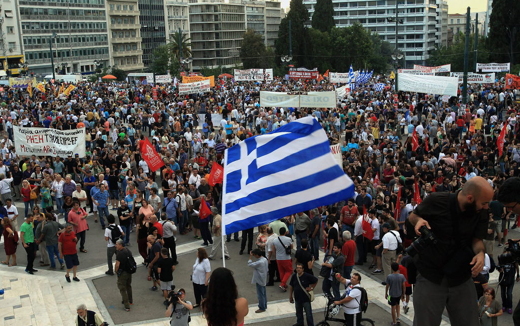 Unidos. Miles de griegos respaldaron a su gobierno mediante una protesta.
