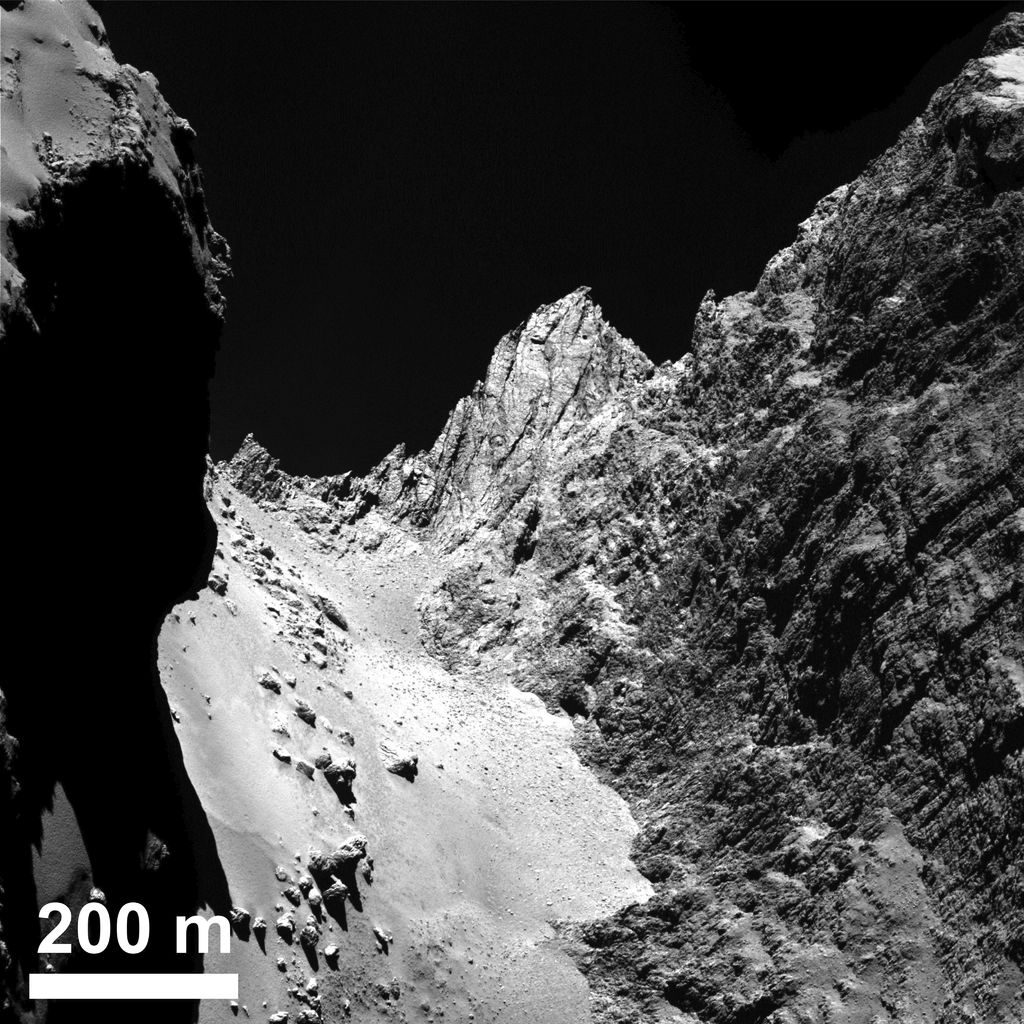 La primera vez que Philae contactó con Rosetta estaban a una distancia de 200 kilómetros, lejos para mantener una comunicación duradera, según los científicos, que pretenden que Rosetta se vaya acercando poco a poco a 67P: cada tres o cuatro días 20 kilómetros. (EFE)