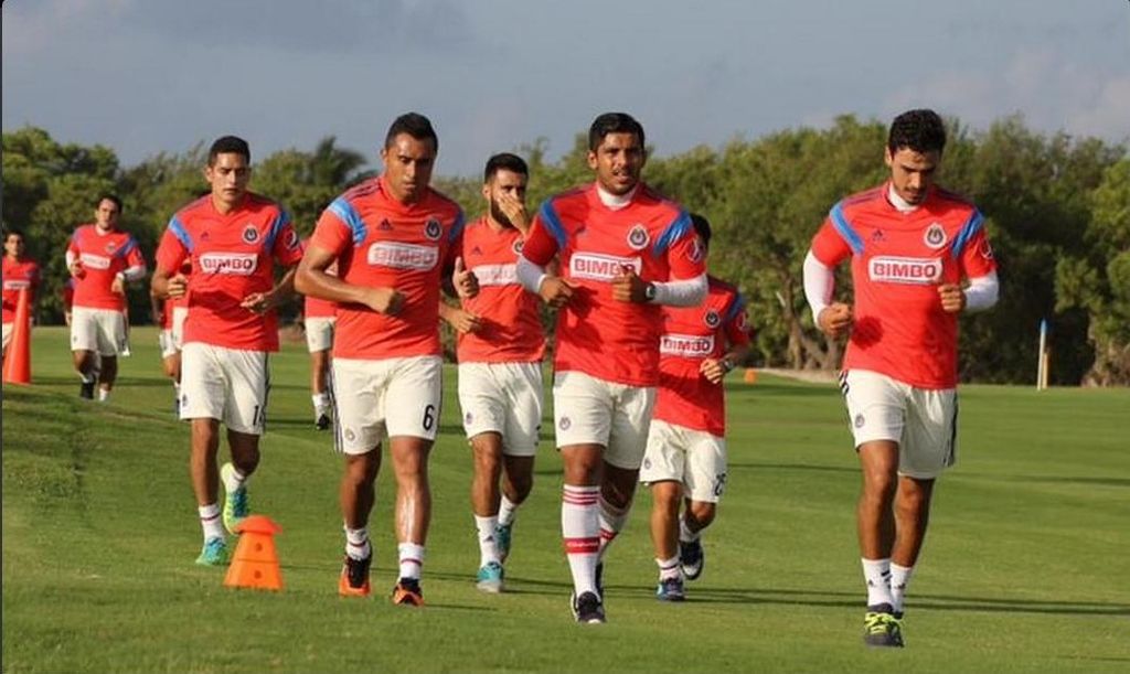 Las Chivas arrancaron su jornada de preparación para el Apertura 2015 en Cancún, Quintana Roo. (Notimex)