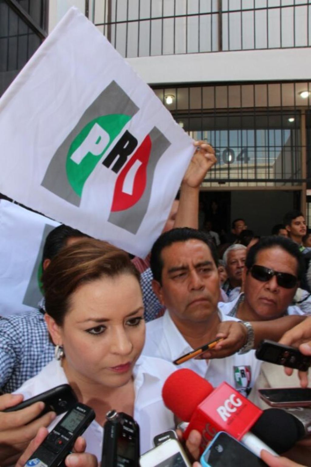 De resultar ganadora, Martínez se convertiría en la primer mujer líder estatal electa en la historia del PRI. 
