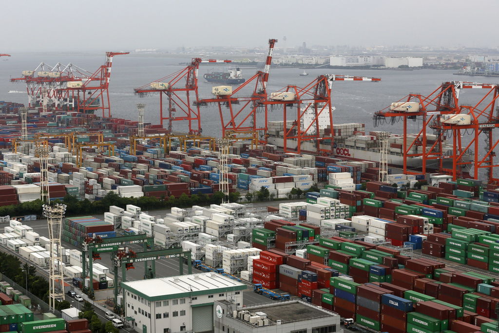 Comercio exterior. Las exportaciones no petroleras disminuyeron 5.3 % mientras que las petroleras bajaron 37 %.