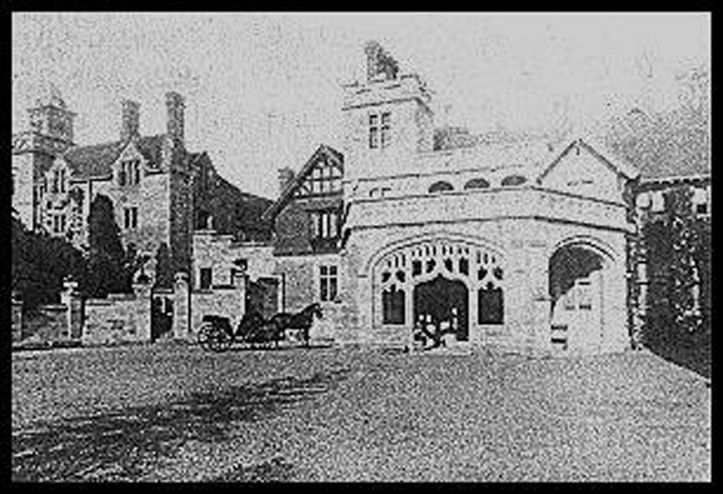 El castillo Paddockhurst del magnate Weetman Pearson en Susex, Inglaterra,  ofrecida a Porfirio Díaz para que viviera con su familia.
