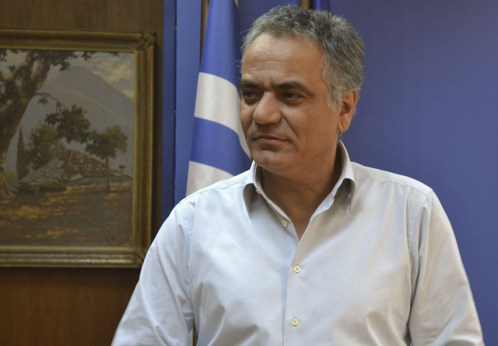 El ministro de Trabajo, Panos Skurletis, recalcó en declaraciones a la cadena privada Skai que el objetivo del Gobierno es 'reiniciar la negociación con un mandato más amplio', que solo se obtiene mediante un rechazo a la propuesta que está sobre la mesa. (ARCHIVO)